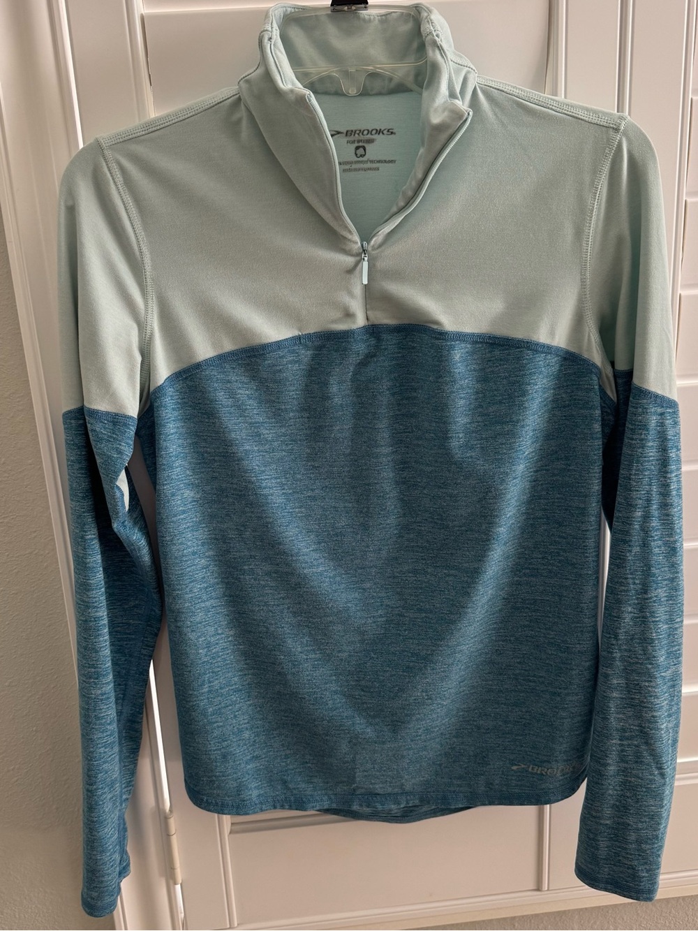 Brooks Equilibrium 1/4 zip women’s running long sleeve shirt/top blue thumbholes